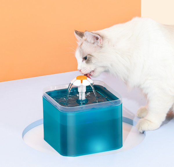 Fuente de agua automática con luz LED para mascotas - Image 3