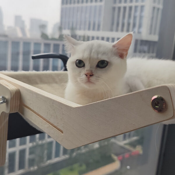 Hamaca de madera portátil para gato - Image 4